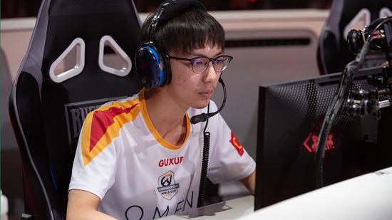 九游娱乐田径夜战：关中天虎队读秒扳平三湘霹雳队，主帅临场妙招新人首发惊艳的简单介绍